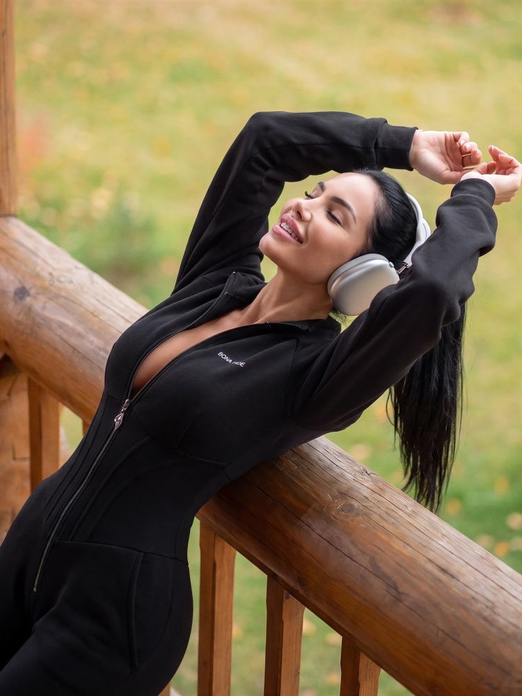 Bona Fide: Vivienne suit "Black"
