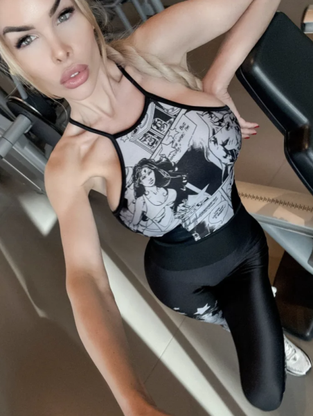 Bona Fide: Sporty Top "Bona Woman" Bona Fide: Sporty Top "Bona Woman"