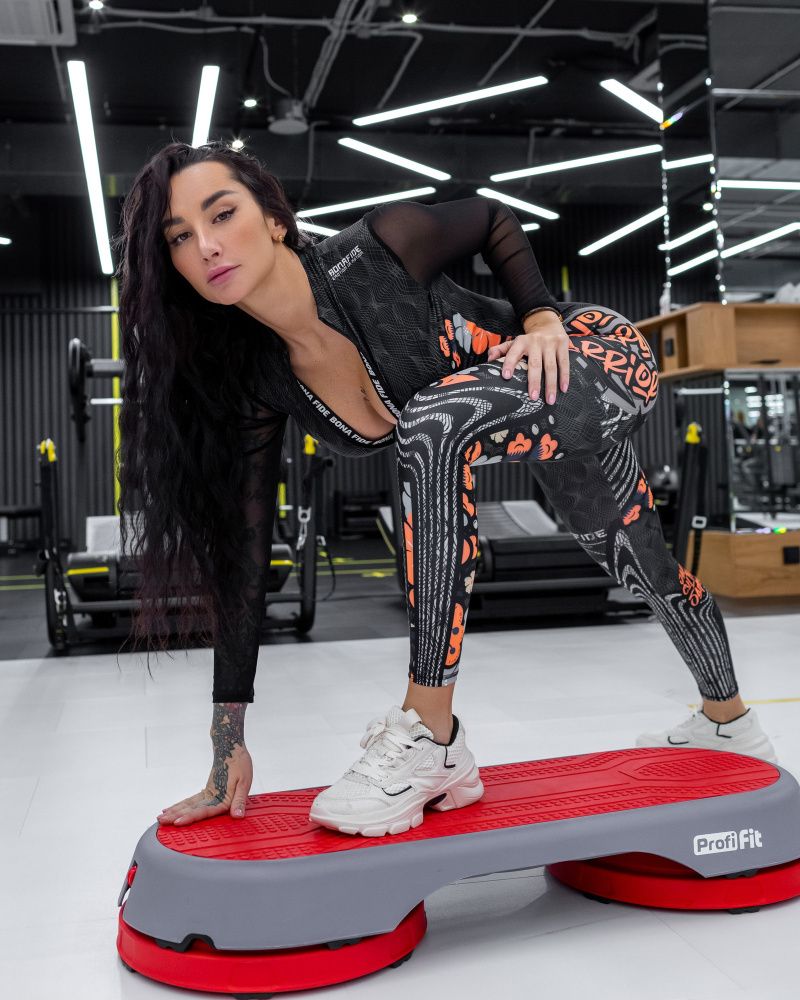 Bona Fide: Arcana Base Sakura Warrior "Peach"