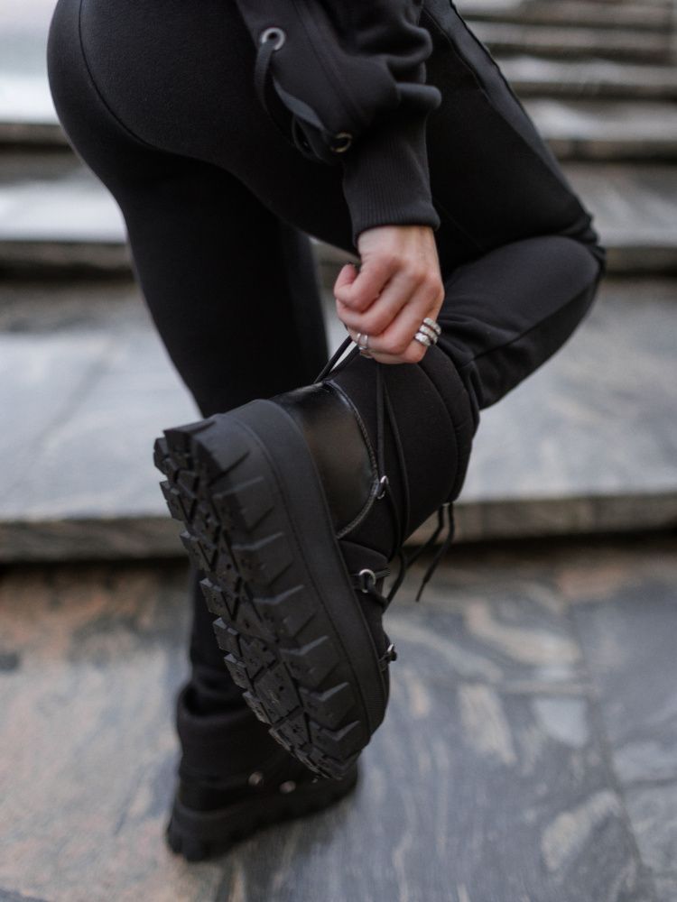 Bona Fide: Lady Moon "Black"