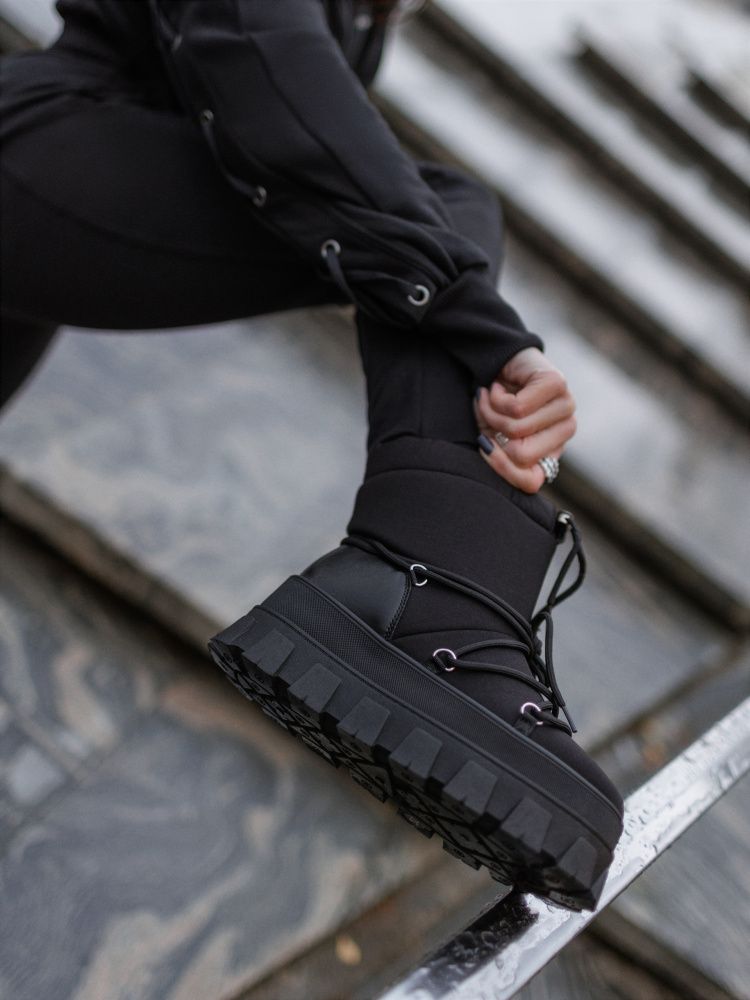 Bona Fide: Lady Moon "Black"