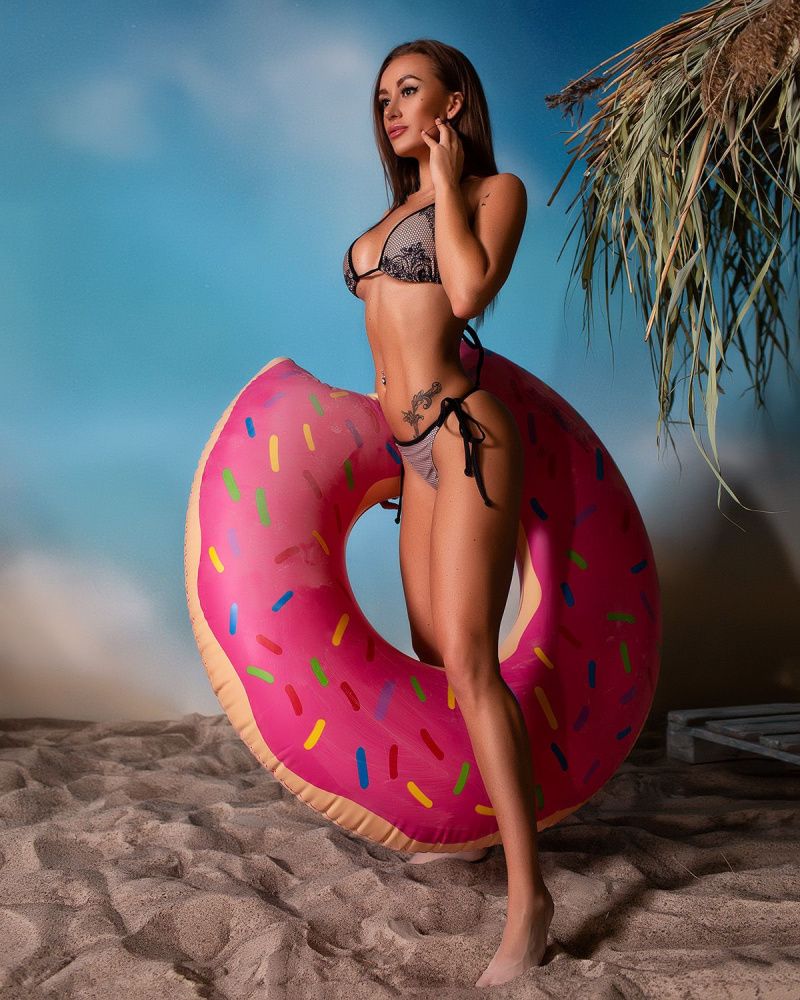 Bona Fide: Bikini "Uti Puti"