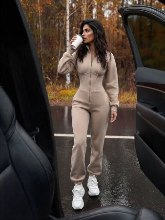 Bona Fide: Vivienne suit "Beige"