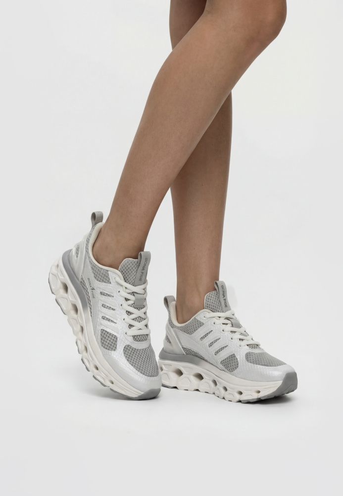 Bona Fide: Sneakers Platinum 69 "Silver"