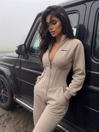 Bona Fide: Vivienne suit "Beige"
