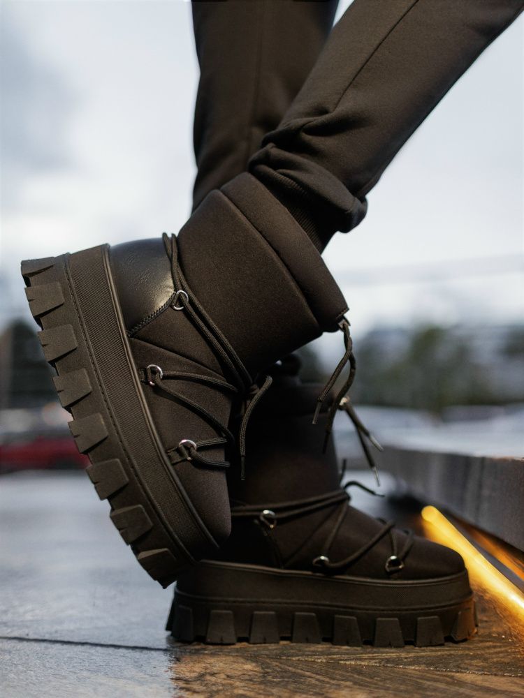 Bona Fide: Lady Moon "Black"